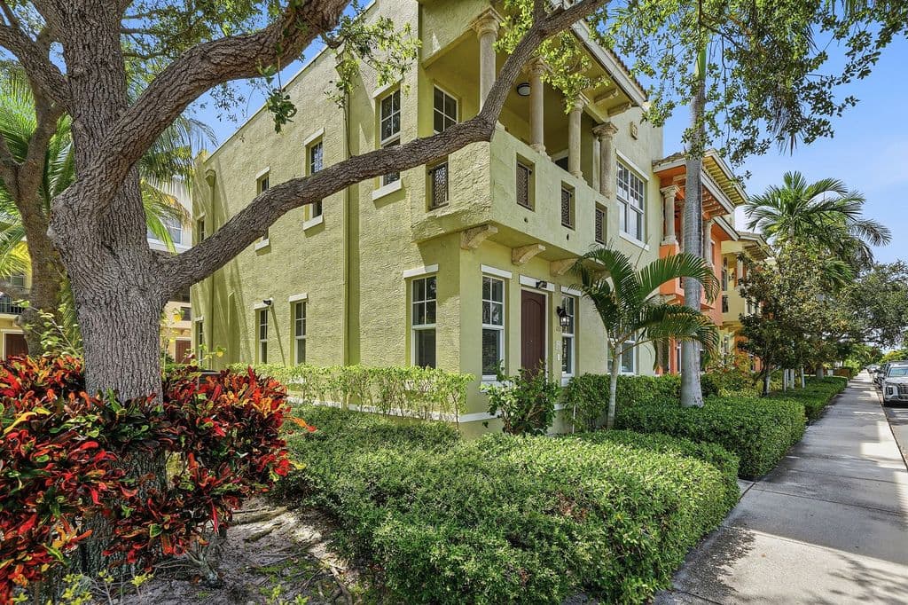 3-bedroom Property — 219 N L Street #100