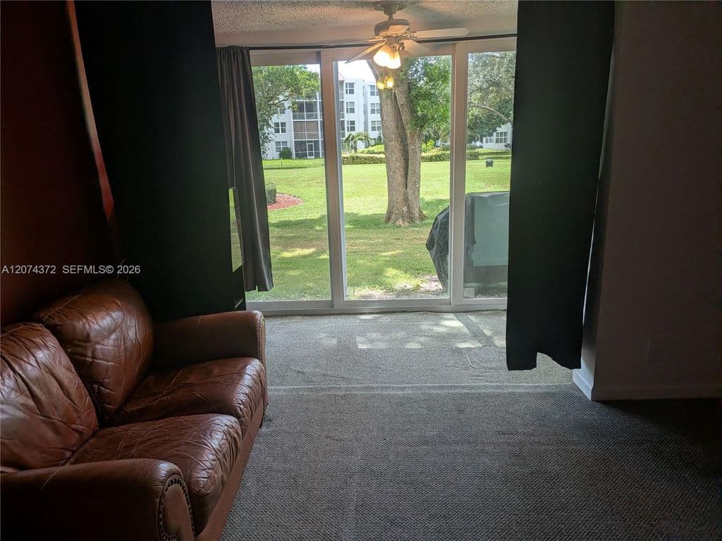 1-bedroom Condo — 9471 Evergreen Pl APT 106