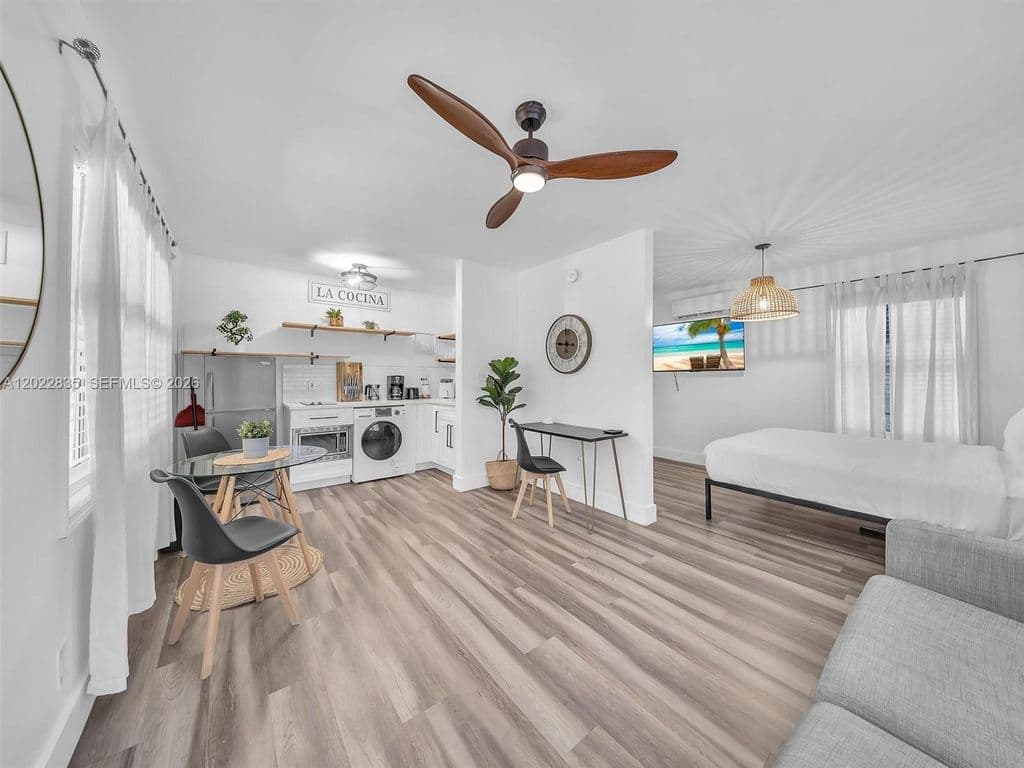 5+1 Mülk — 1109 NE 16th Ter