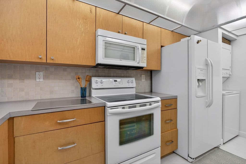 2-bedroom Condo — 6080 NW 44th Street #214