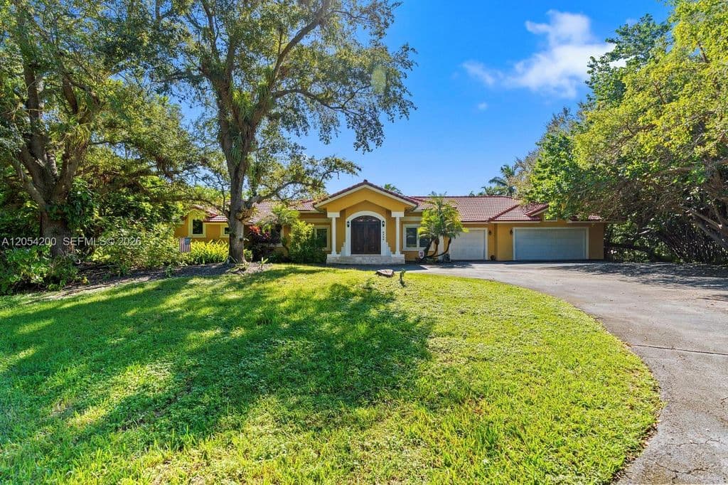5+1 Müstakil ev — 6500 SW 127th St
