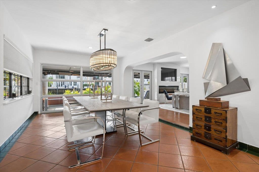3-bedroom Single-Family Home — 325 Coconut Isle Drive