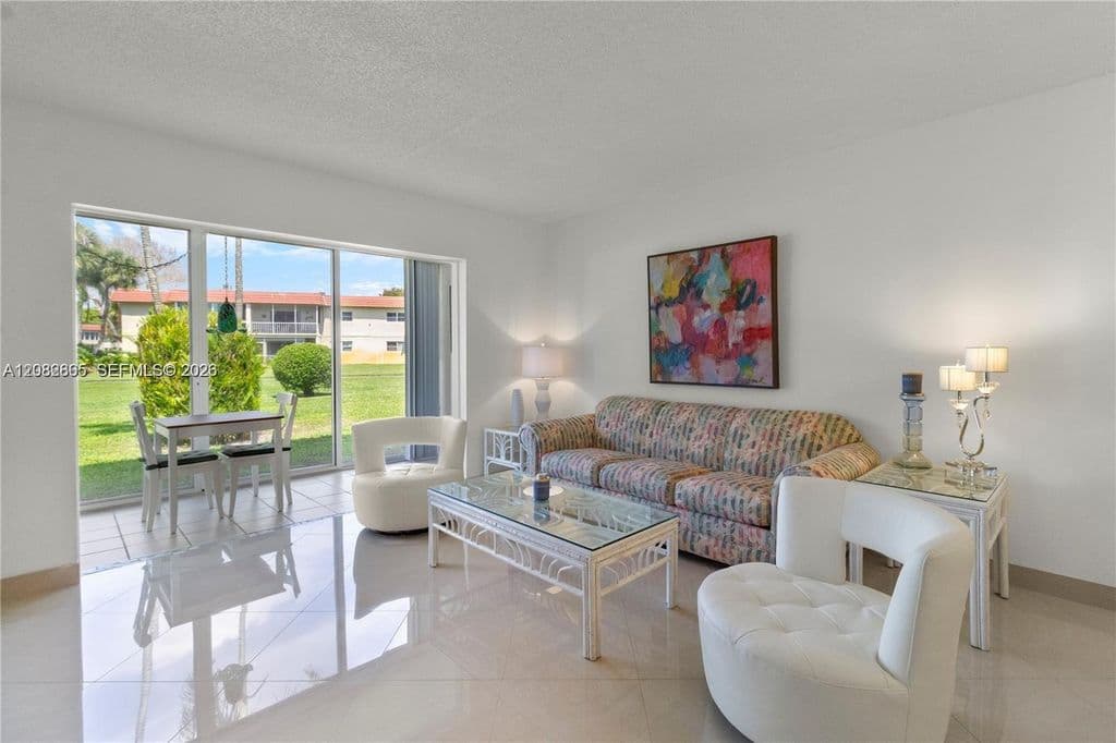 2+1 Condo — 3 Abbey Ln APT 101