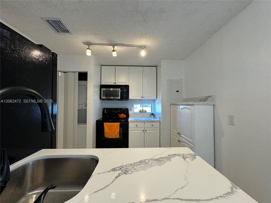 2-bedroom Condo — 8630 SW 3rd St APT 101