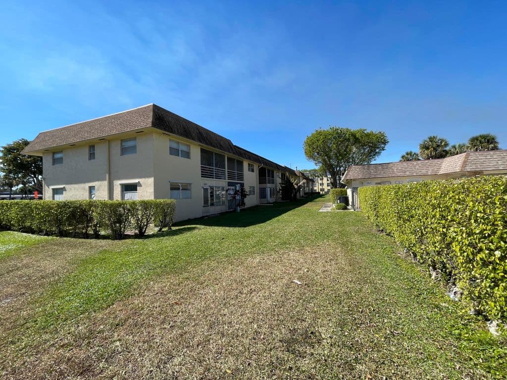 2+1 Condo — 9911 Sandalfoot Boulevard #112