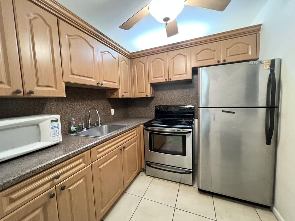 1-bedroom Condo — 4023 Berkshire B #4023