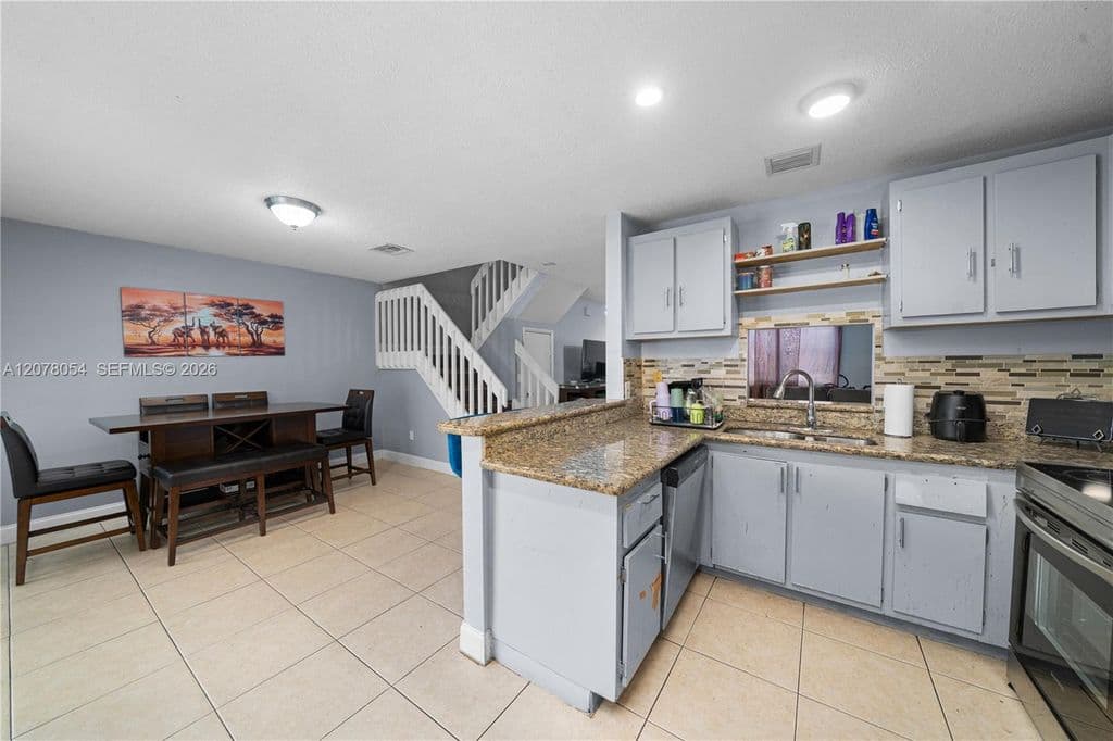 2+1 Mülk — 1293 Sussex Dr
