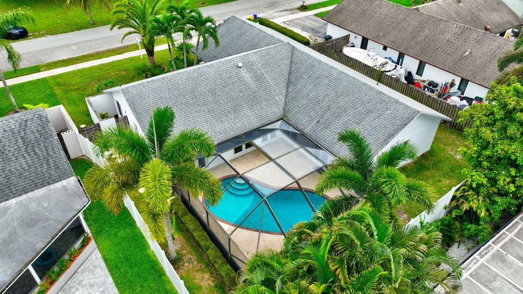 3-bedroom Single-Family Home — 586 NW 45TH Way