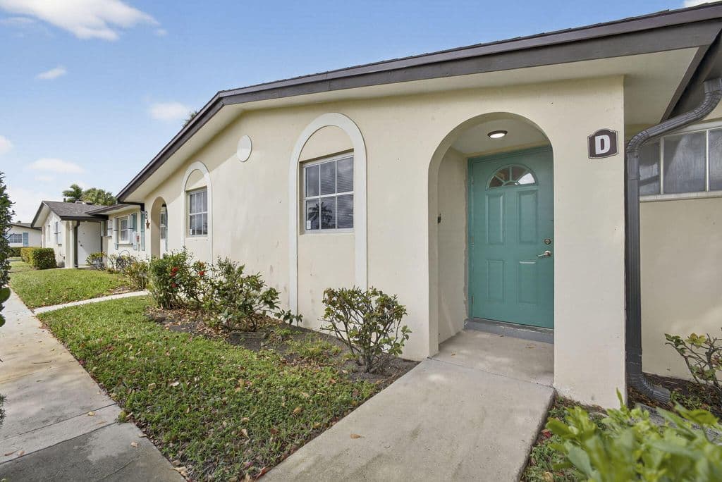 2+1 Condo — 2960 Ashley Drive E #D