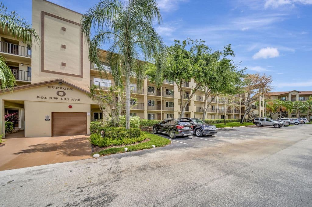 1-bedroom Condo — 801 SW 141st Avenue #306-o