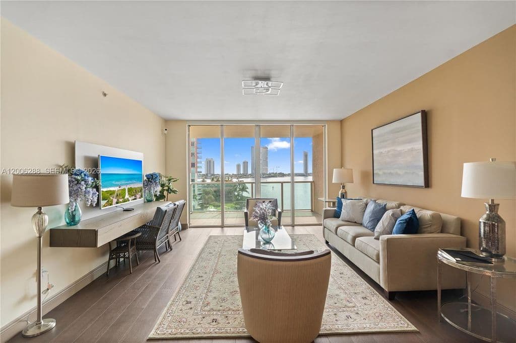3+1 Condo — 3330 NE 190th St APT 712
