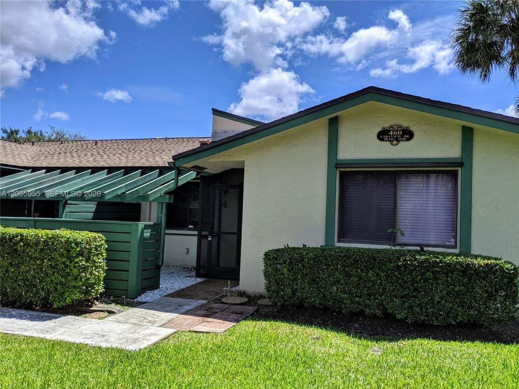 3+1 Condo — 460 Lakeview Dr APT 4