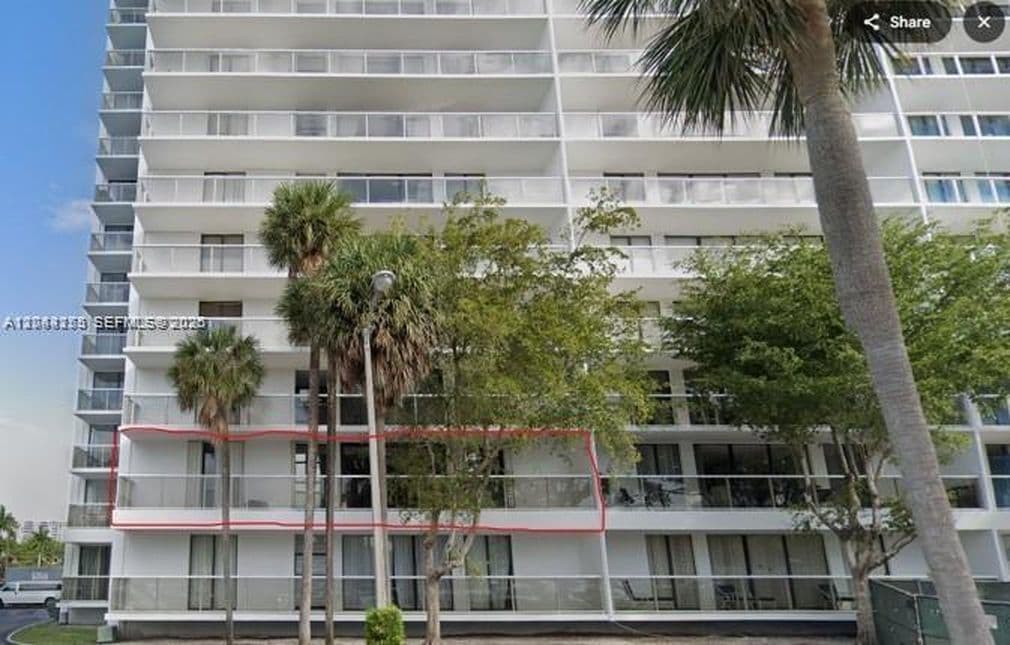 3+1 Condo — 3701 N Country Club Dr APT 207
