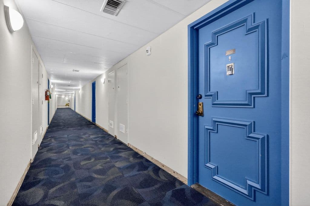 2+1 Condo — 4330 Hillcrest Drive #302