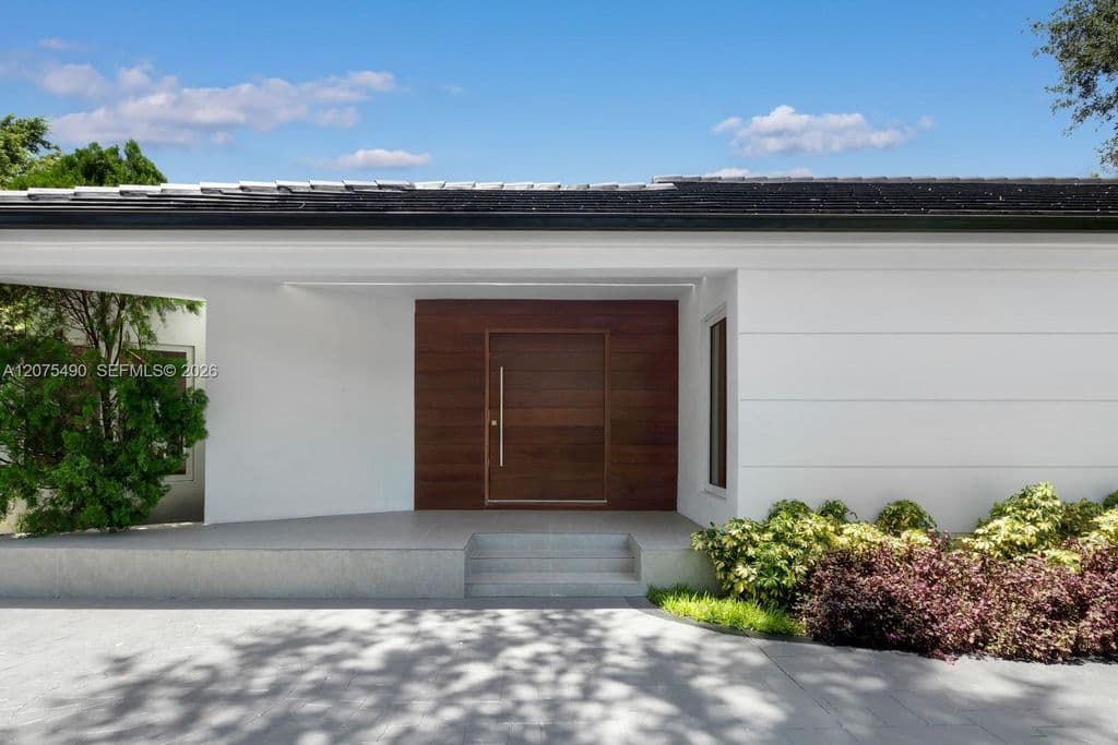5-bedroom Single-Family Home — 8150 Old Cutler Rd