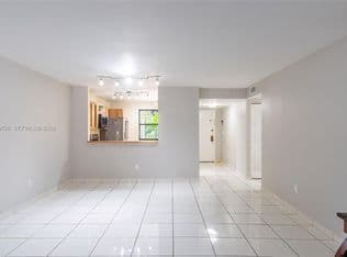 2+1 Condo — 601 Ives Dairy Rd APT 101-8, Miami, 33179
