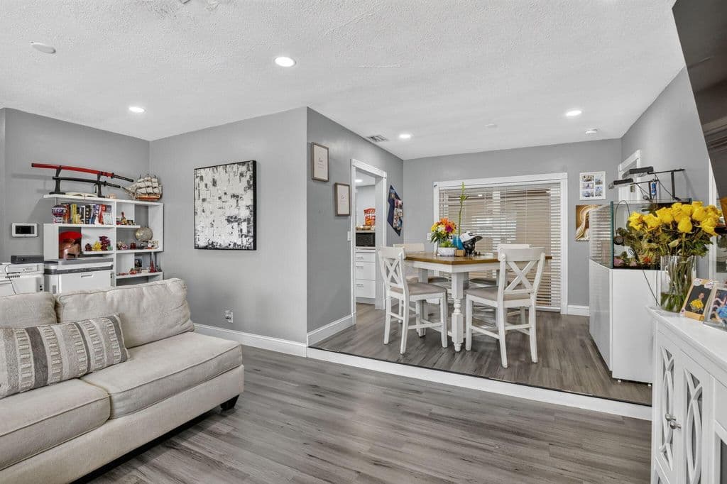 4+1 Müstakil ev — 5301 SW 8TH Court