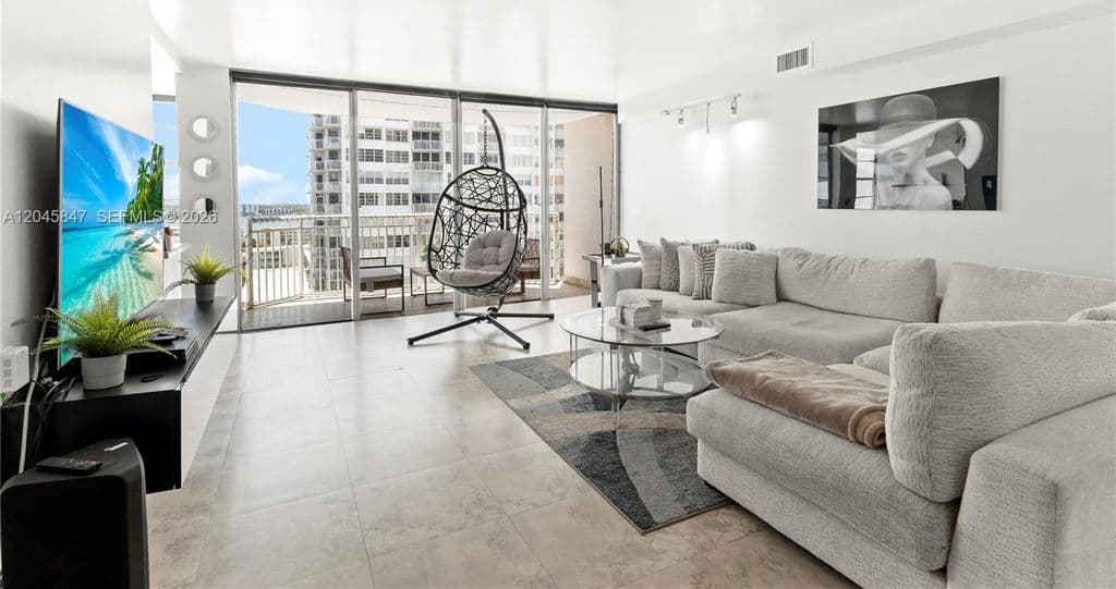 2-bedroom Condo — 18071 Biscayne Blvd APT 1404