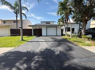 4+1 Müstakil ev — 14720 SW 106th Ter, Miami, 33196