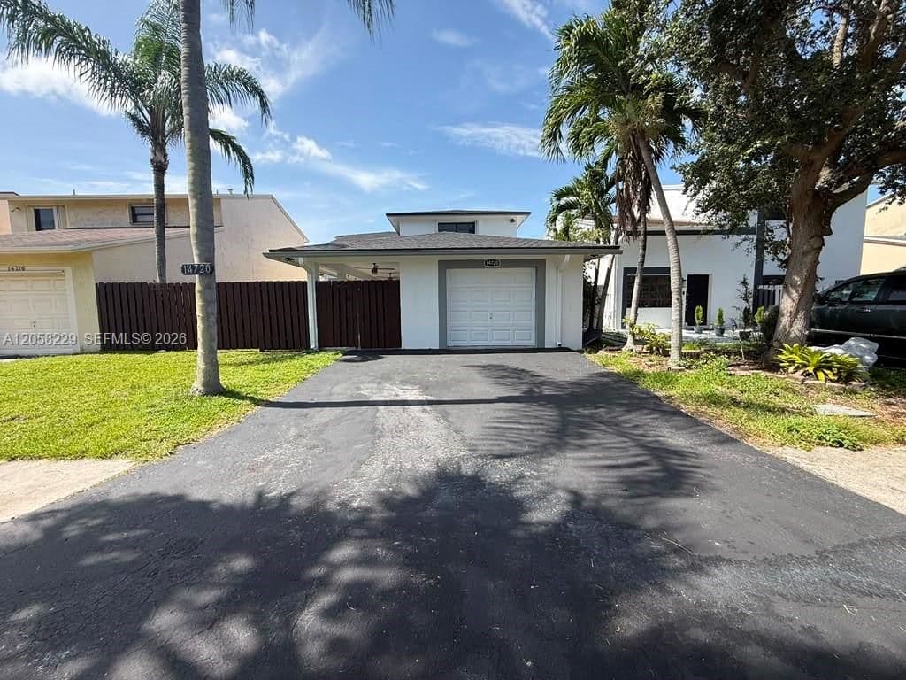 4+1 Müstakil ev — 14720 SW 106th Ter