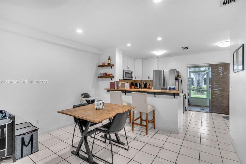 2+1 Mülk — 2916 Dorchester Ln