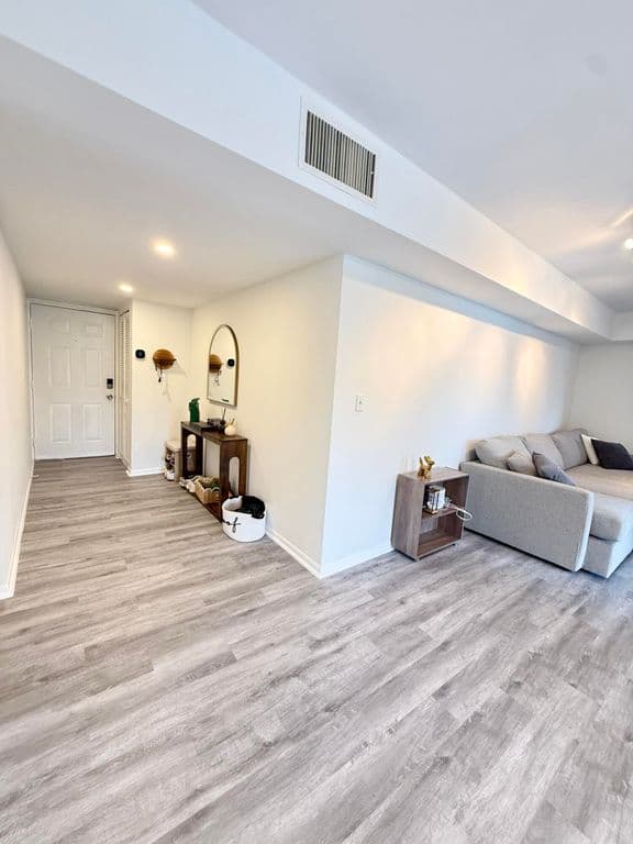 2+1 Condo — 5910 MORNINGSTAR Circle #306