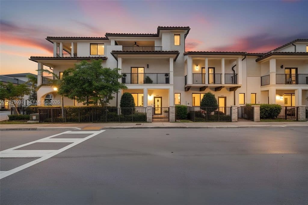 3+1 Mülk — 4256 NW 83rd Ave