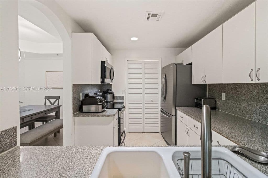 2+1 Condo — 6540 NW 114th Ave APT 1423