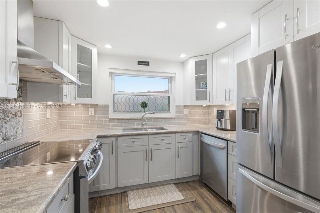 2-bedroom Condo — 9501 Sunrise Lakes Blvd APT 201