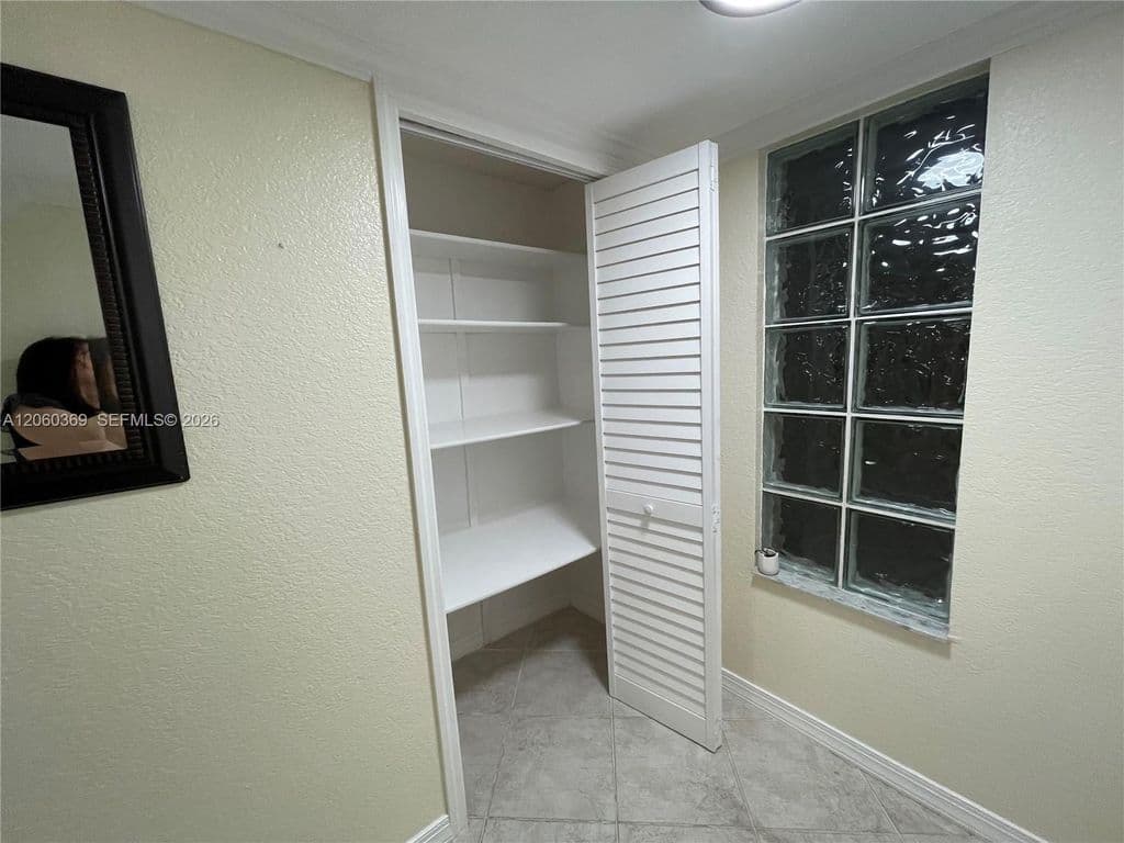 2+1 Condo — 16240 Laurel Dr #101