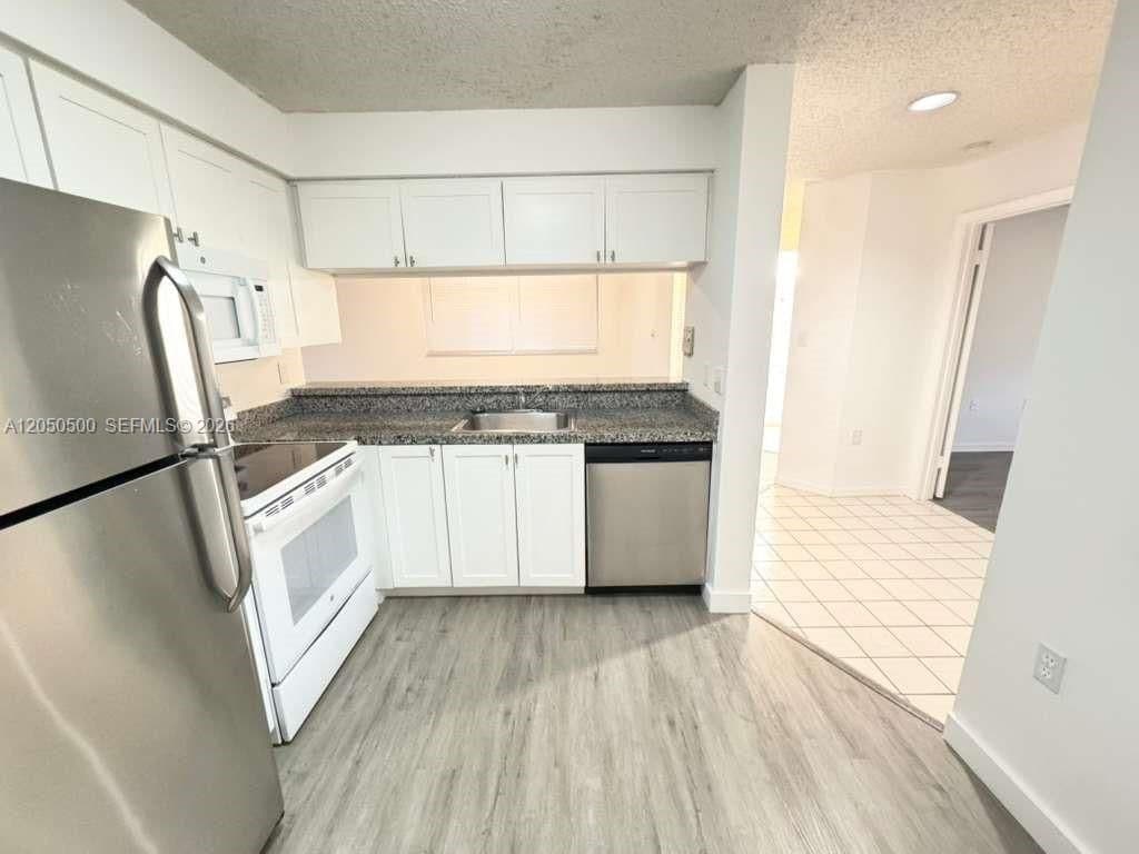 2+1 Condo — 14208 Glenmoor Dr #14208