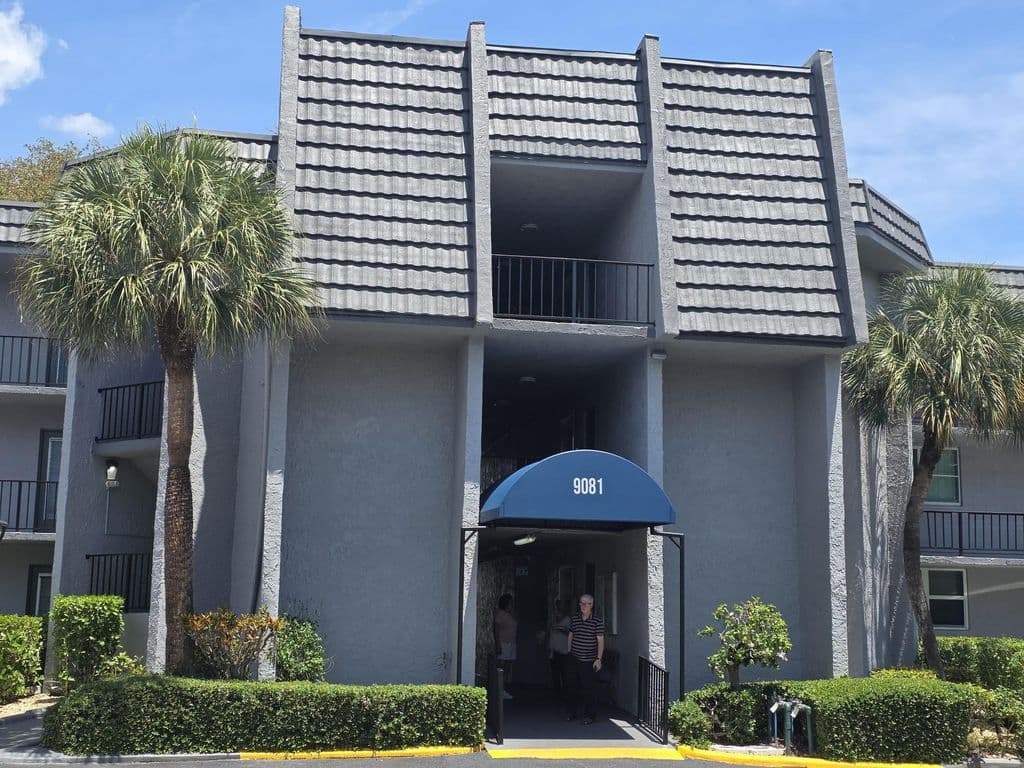 2-bedroom Condo — 9081 Lime Bay Boulevard #211