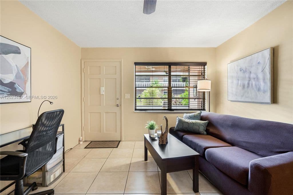 1+1 Condo — 160 NE 8th Ave APT 21A