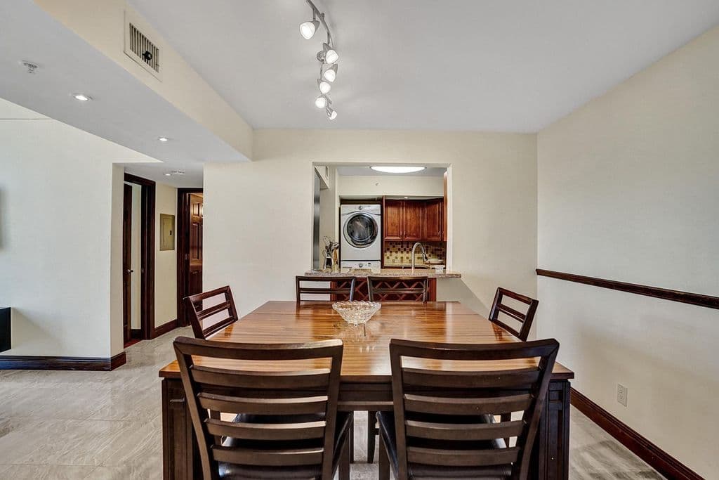 2+1 Condo — 1350 SE 3rd Avenue #406