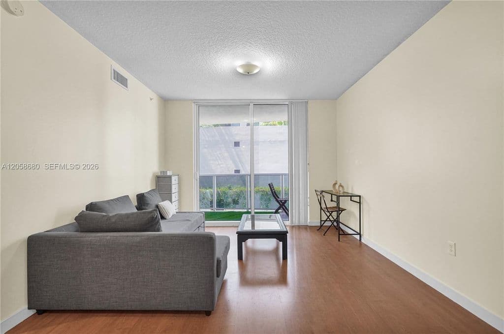 1-bedroom Condo — 601 NE 23rd St APT 901