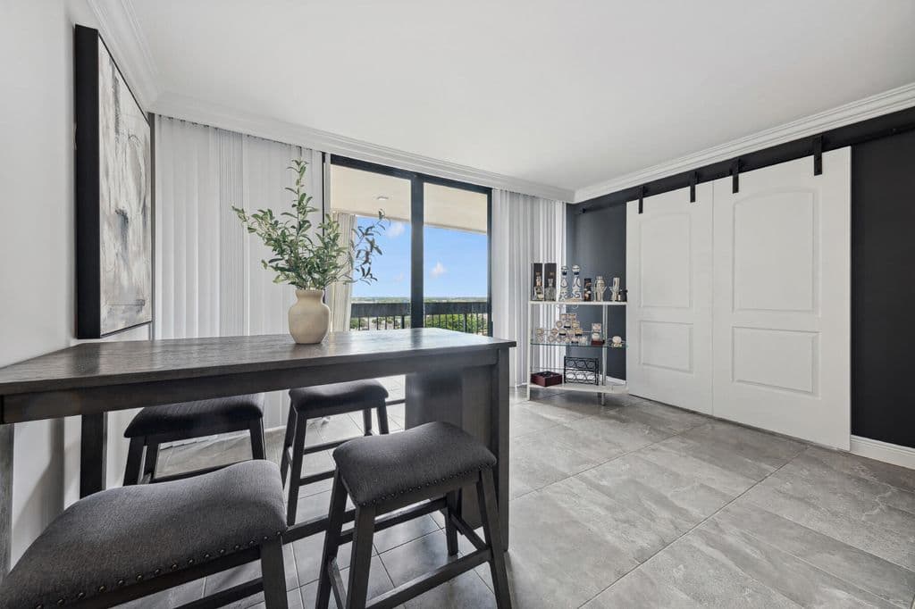 2-bedroom Condo — 2400 Presidential Way #1006