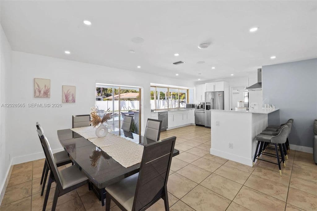 4+1 Müstakil ev — 3460 N 46th Ave