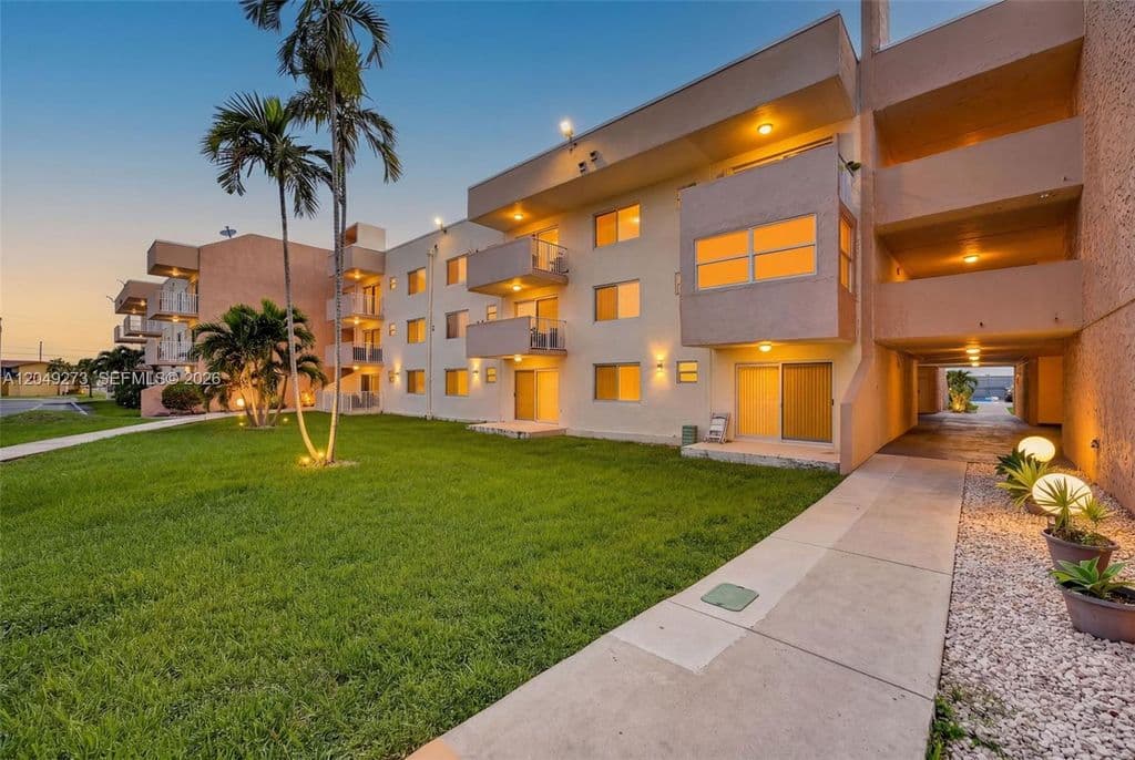 2+1 Condo — 10300 Coral Way #C25