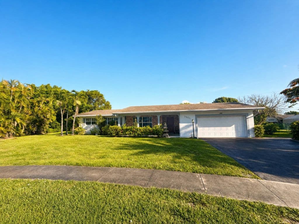 4+1 Müstakil ev — 7501 NW 6th Street