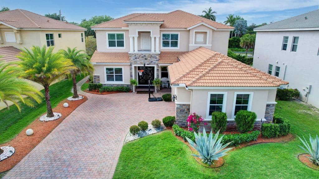 5-bedroom Single-Family Home — 8952 Cypress Grove Lane