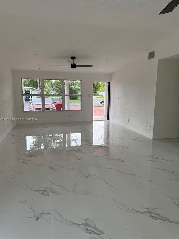 4+1 Müstakil ev — 20819 NW 41st Ave