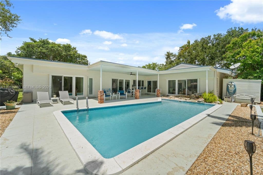 4+1 Müstakil ev — 8380 SW 186th St