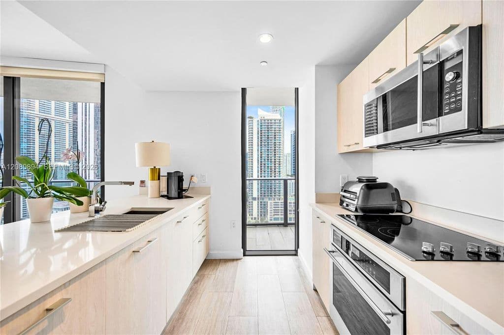 2-bedroom Condo — 45 SW 9th St APT 2103
