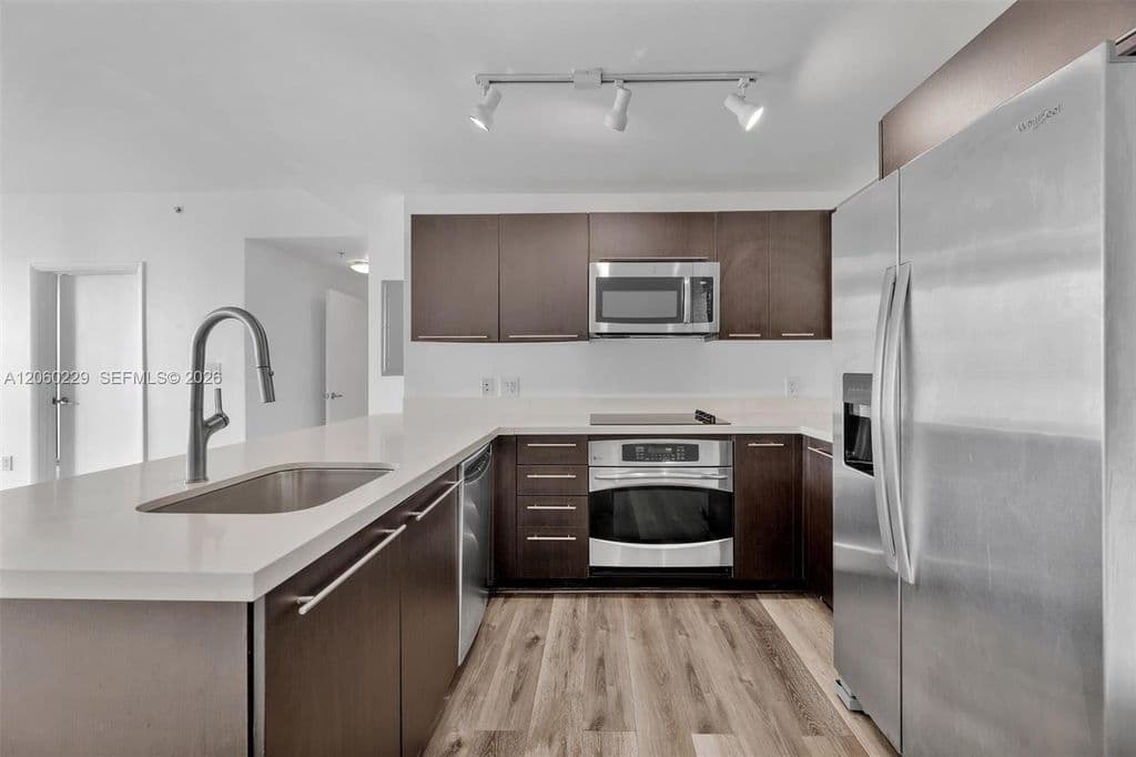2+1 Condo — 90 SW 3rd St APT 2001