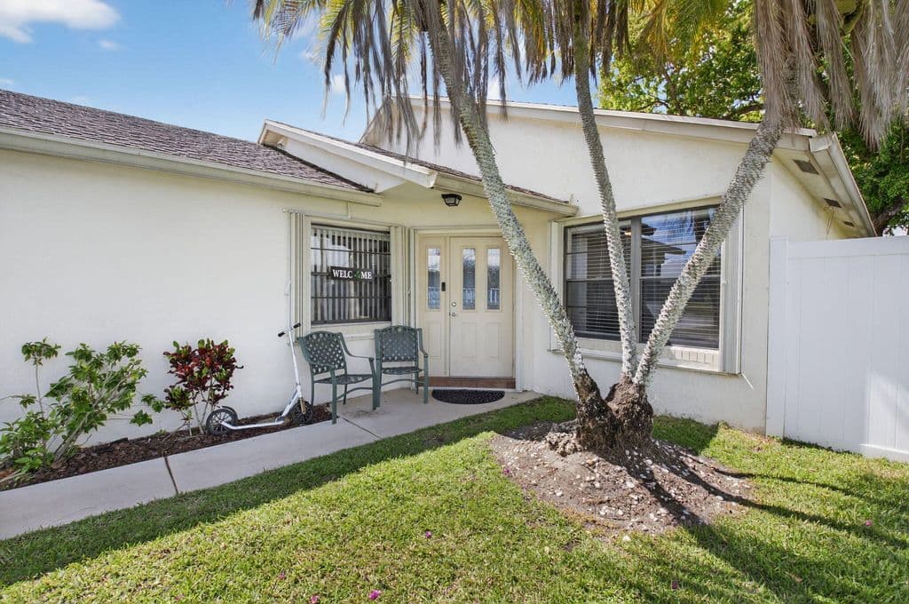 3-bedroom Single-Family Home — 19881 VILLA MEDICI Place