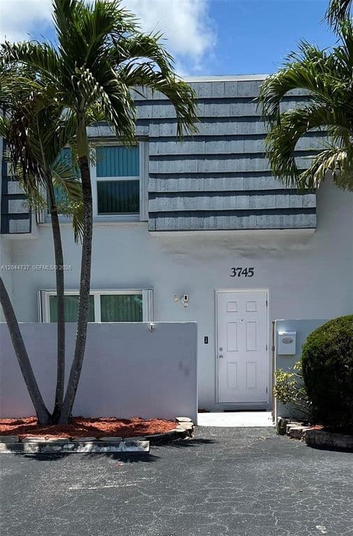 3+1 Mülk — 3745 SW 59th Ave #124