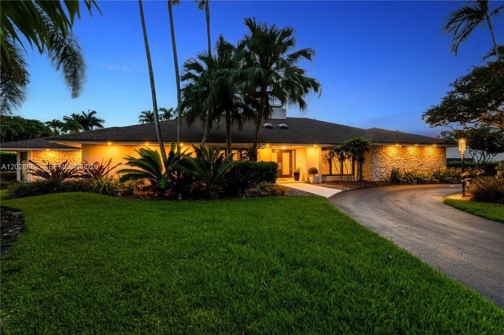 5-bedroom Single-Family Home — 12926 SW 104th Pl