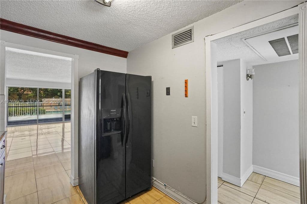 1-bedroom Condo — 661 N University Dr #1103
