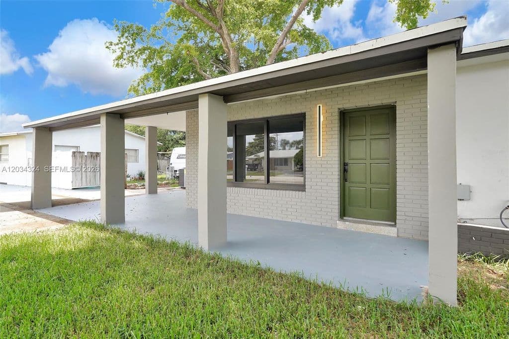 2-bedroom Single-Family Home — 3140 NE 9th Ter