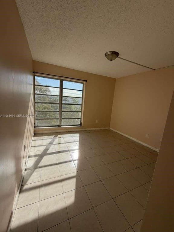2+1 Condo — 9180 Fontainebleau Blvd APT 401